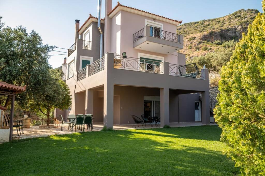 Akrivi'S House In Kalamata Bagian luar foto